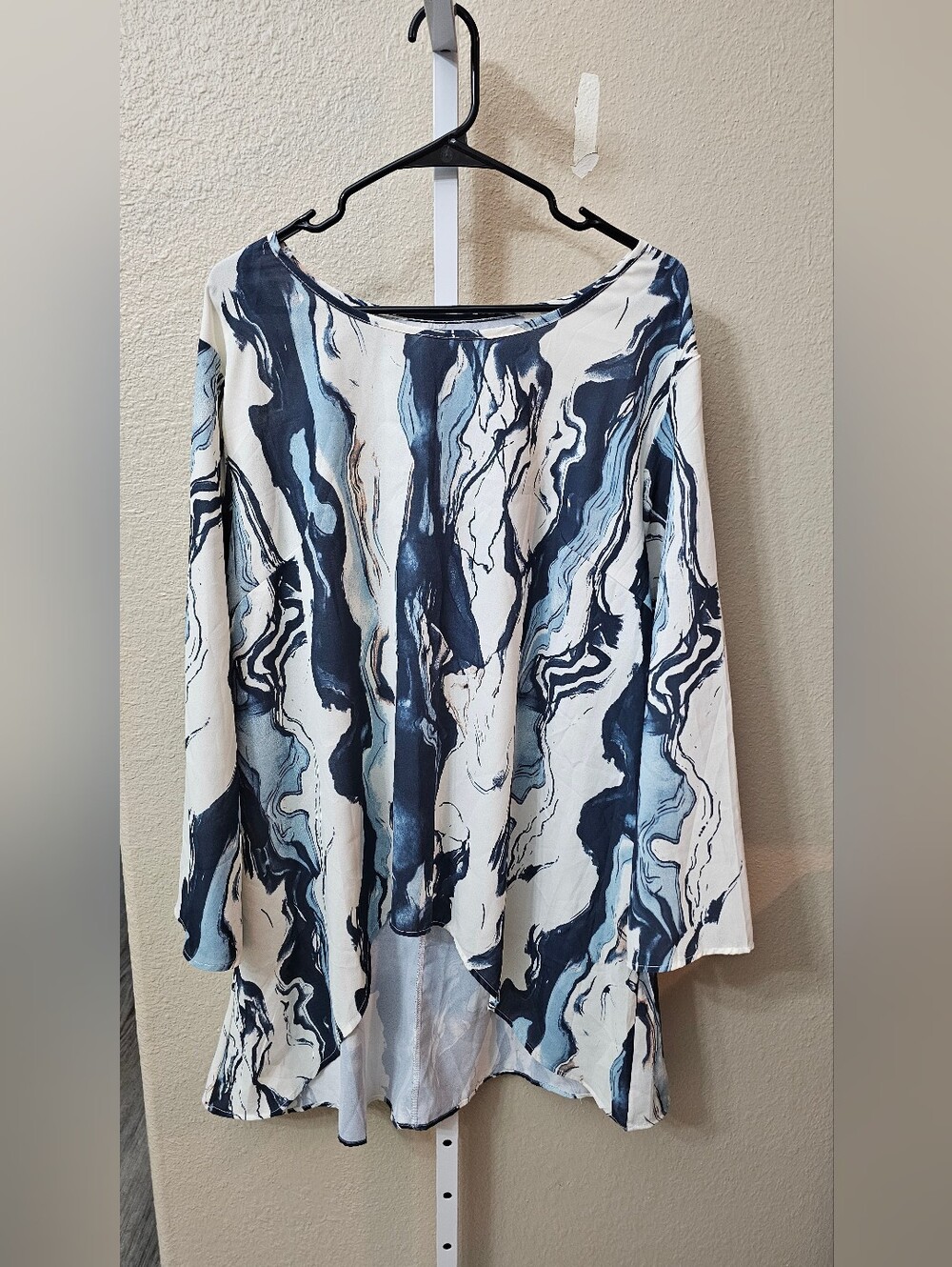 Abstract Marble-Print Women's High Low Blouse - Blue & White 3X